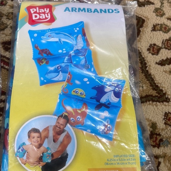 2 inflatable armbands for kids - Picture 3 of 9